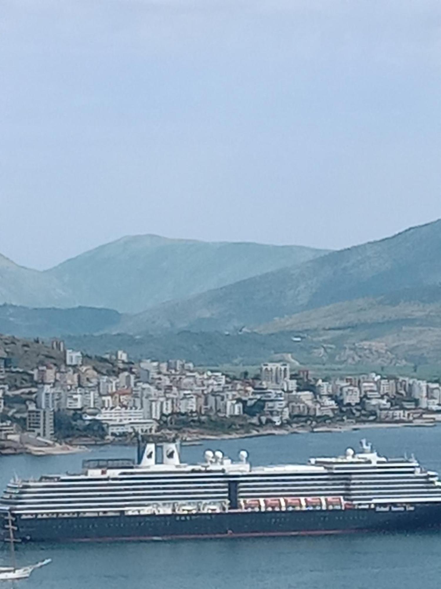 Vjollca's * Sarandë